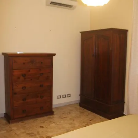 Artemisia * Catánia